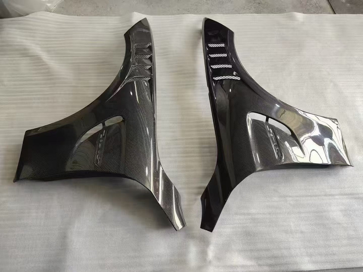 BMW F82 M4 Carbon Fiber Vented Front Fenders (Pair)